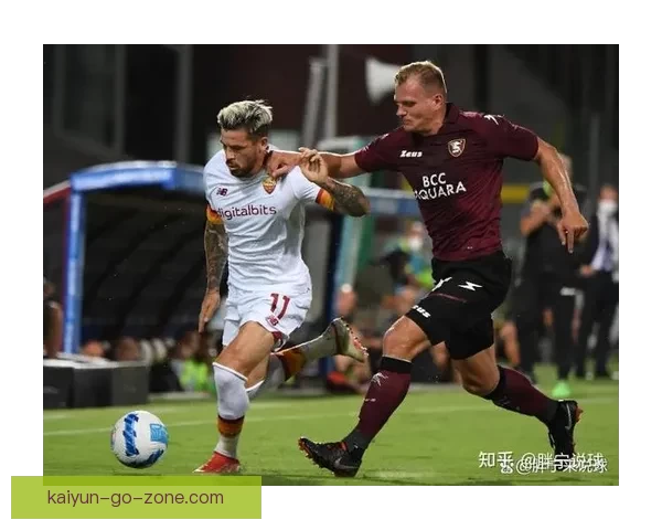 德累斯顿与赫塔球迷互掷烟火致比赛中断20分钟双方冲突引发赛场混乱 德累斯顿与赫塔球迷互掷烟火致比赛中断20分钟双方冲突引发赛场混乱