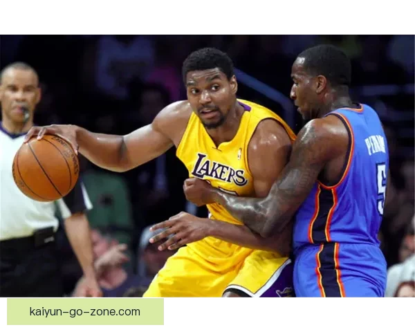 好久不见38岁拜纳姆现身洛杉矶骑行昔日湖人双冠功臣再引球迷回忆